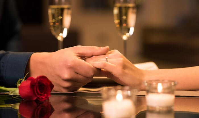 Romantic-Surprise-Gift-Ideas-for-Anniversary-Celebration-Rakva Rakva